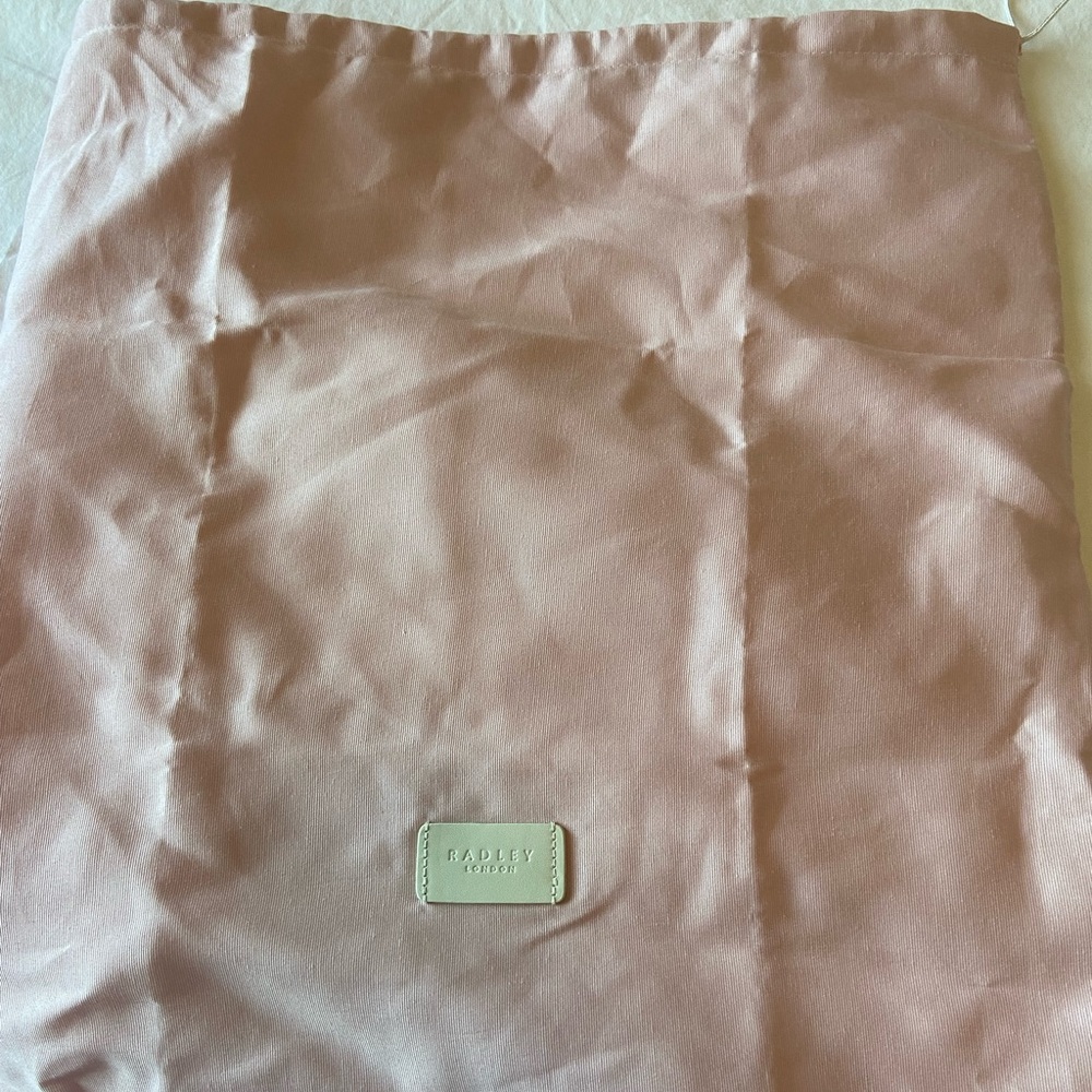 Dukes place small leather crossbody- wide strap - Picture 4 of 4